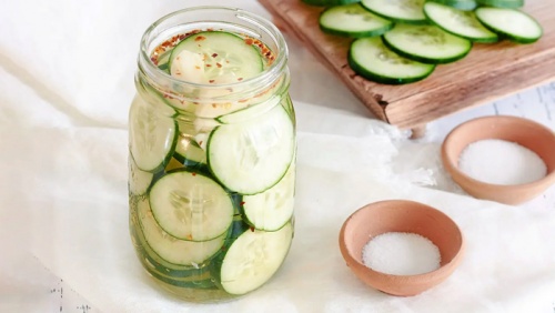  Infographic: Dưa chuột - món ăn giải ngán đơn giản mà “có võ”