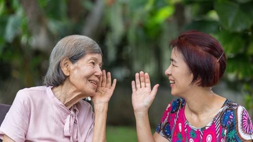 Ù tai ở người cao tuổi có hết được không?