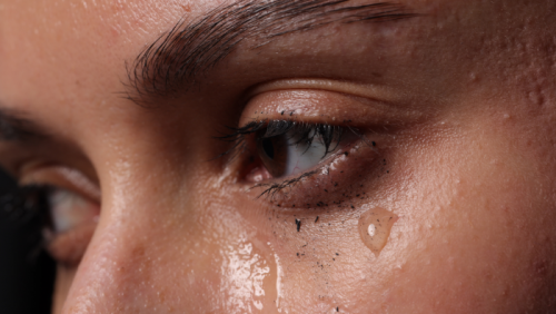 Lợi ích bất ngờ từ việc 'để nước mắt rơi' mà ít người chú ý