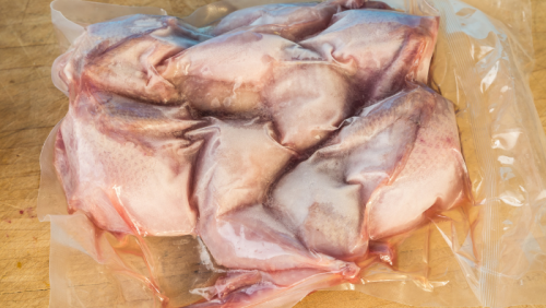 Rã đông thịt gà đúng cách để tránh nguy cơ ngộ độc