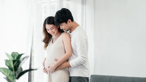 Nhìn nhận lại ảnh hưởng của sức khỏe người cha đến thai nhi