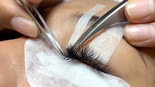 Cảnh báo nguy cơ mắc bệnh lý về mắt khi nối mi giả