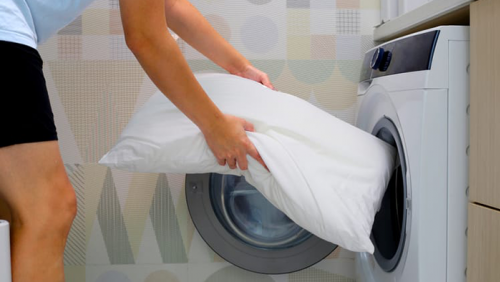 Mách bạn cách vệ sinh ruột gối đơn giản