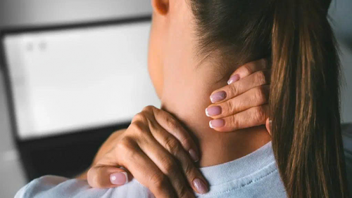 6 cách đơn giản giúp giảm và phòng ngừa cơn đau cổ