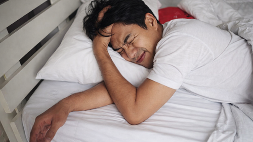 Bệnh run vô căn ảnh hưởng thế nào đến chất lượng giấc ngủ?