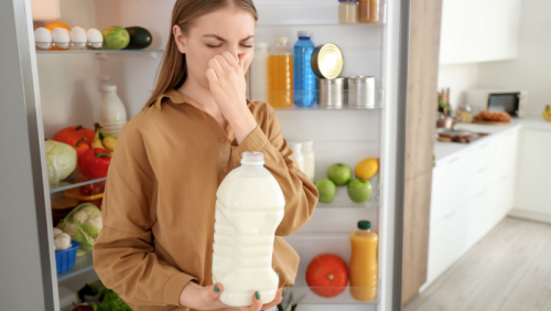 Đừng uống nếu sữa có 5 biểu hiện bất thường sau