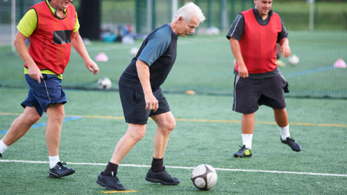 6 lý do 'bóng đá đi bộ' là lựa chọn thể thao hoàn hảo cho người cao tuổi