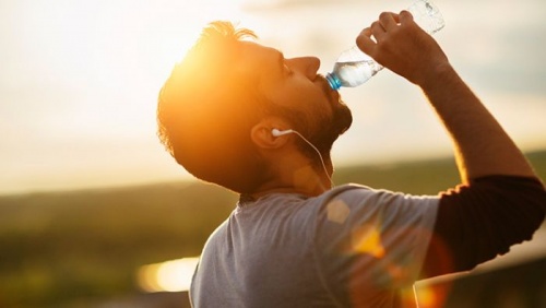 10 hệ lụy khi 'quên' uống nước trong ngày nắng nóng