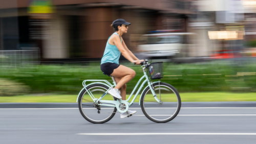 Điều chỉnh tư thế khi đạp xe để bảo vệ lưng và vai