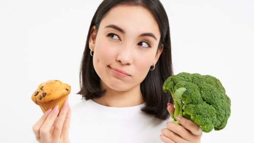 Ăn uống thế nào để bớt đau bụng kinh?