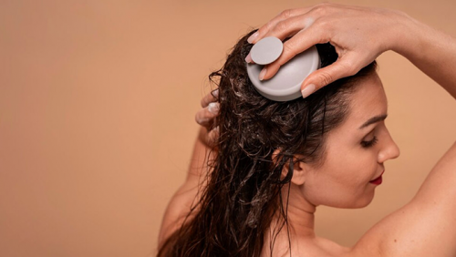 Tẩy tế bào chết da đầu: “Chìa khóa” cho mái tóc khỏe đẹp từ gốc