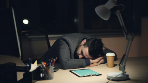 3 thói quen đang âm thầm vắt kiệt não bộ của bạn