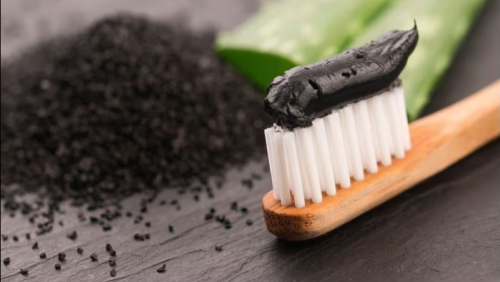 Làm trắng răng bằng than hoạt tính sao cho đúng?