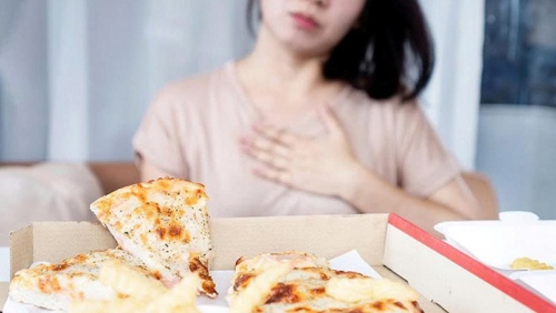 Bữa ăn nhiều dầu mỡ có thể gây đau ngực sau 30 phút - vì sao?