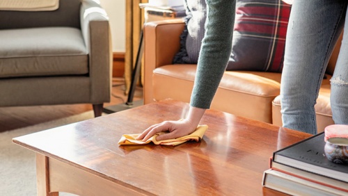 Lý do nhà nhanh bám bụi dù lau dọn thường xuyên