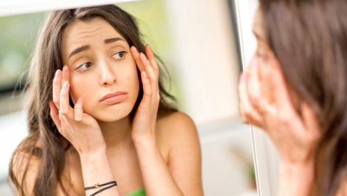 6 thói quen trước giờ ngủ khiến làn da kém tươi tắn  