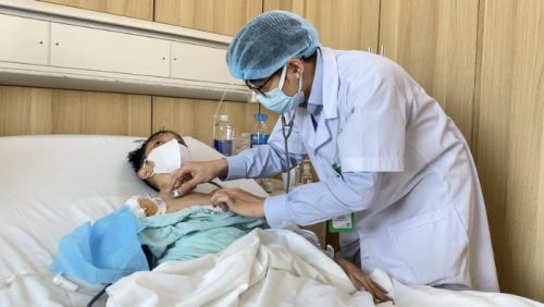 Ca ghép gan thắp lại hy vọng cho nam sinh bị xơ gan di truyền