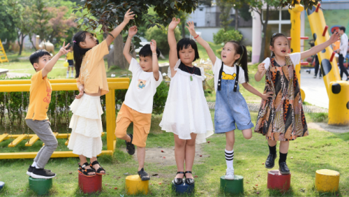 Những thói quen hằng ngày gây khàn tiếng ở trẻ