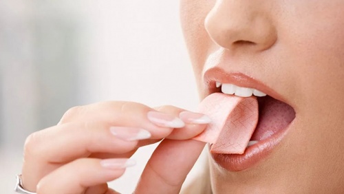 Lỡ nuốt kẹo cao su có sao không?