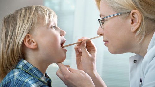 Các biện pháp tại nhà giúp giảm triệu chứng viêm amidan ở trẻ