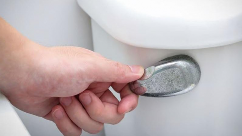 6 thói quen khi đi vệ sinh có nguy cơ gây hại sức khỏe