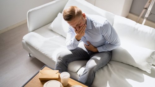 Hay thấy buồn nôn sau ăn nhiều đồ dầu mỡ là bị làm sao?