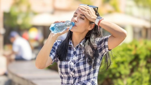 3 loại đồ uống nên tránh khi nắng nóng