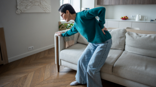 Thoái hóa cột sống và thoát vị đĩa đệm khác nhau thế nào?