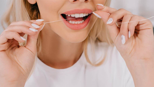 Những điều cần biết khi dùng chỉ nha khoa