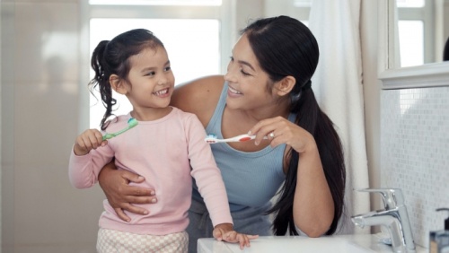 Vì sao cần quan tâm đến sức khỏe răng miệng của trẻ ngay từ sớm?