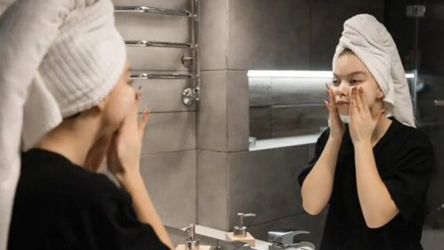Làn da sẽ ra sao nếu bạn không tẩy trang trước khi đi ngủ?
