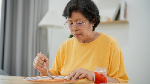 Những thay đổi trong thói quen ăn uống cảnh báo sa sút trí tuệ