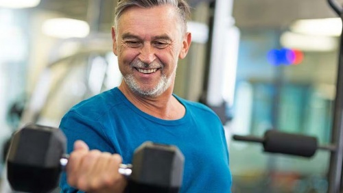Sau tuổi 60 có nên tập tạ?
