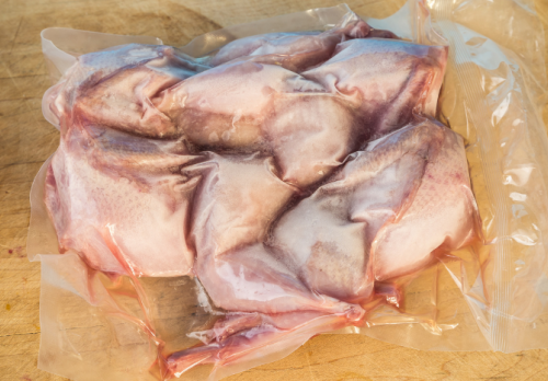 Rã đông thịt gà đúng cách để tránh nguy cơ ngộ độc