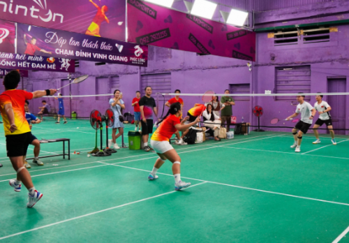 Chơi cầu lông an toàn: Đừng chỉ 'xách vợt ra sân là đánh'