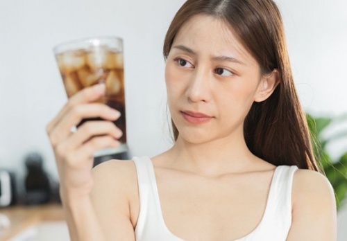 6 thức uống âm thầm tổn thương men răng