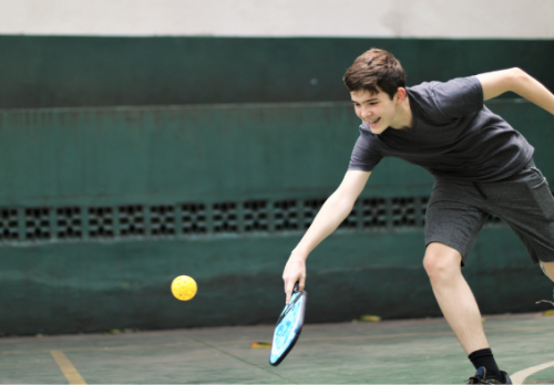 Tại sao chơi Pickleball dễ gây chấn thương dù trông rất đơn giản?