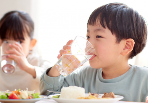 Bổ sung vi chất cho trẻ: Đừng “rập khuôn” theo con nhà hàng xóm