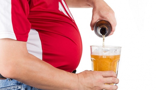Nam giới cần làm gì để tránh mang 'bụng bia' ở tuổi trung niên?