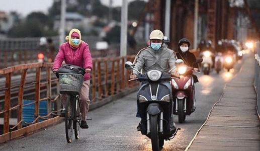 Bắc Bộ đón tiếp đợt không khí lạnh, Nam Bộ mưa lớn