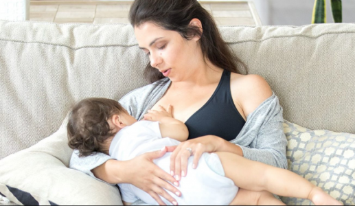 Có nên mặc áo ngực khi đang cho con bú?