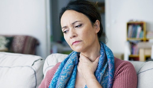 Làm thế nào để cải thiện khàn tiếng, đau họng do viêm thanh quản?