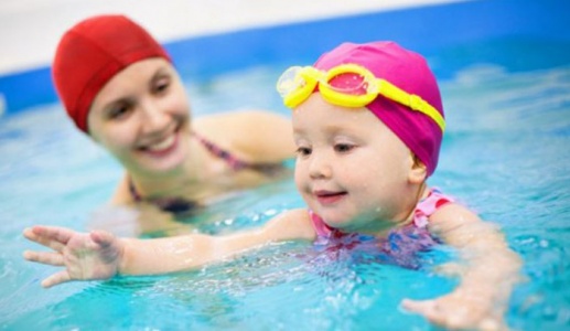 Mùa Hè cẩn trọng viêm tai giữa khi cho trẻ đi bơi