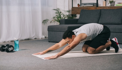 6 động tác giãn cơ giúp thả lỏng cơ lưng mỗi ngày