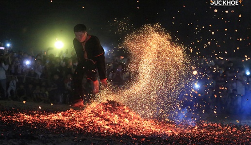 Độc đáo Lễ hội Nhảy lửa cầu sức khỏe của người dân tộc Pà Thẻn