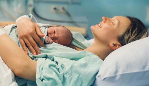 7 vấn đề sức khỏe phụ nữ thường đối mặt sau khi sinh