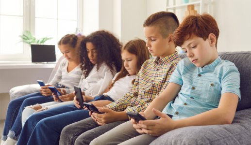 Độ tuổi thích hợp để trẻ em sử dụng điện thoại thông minh?