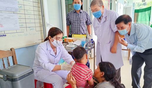 Dịch sởi gia tăng, Quảng Nam đẩy nhanh tiến độ “vá lỗ hổng vaccine”