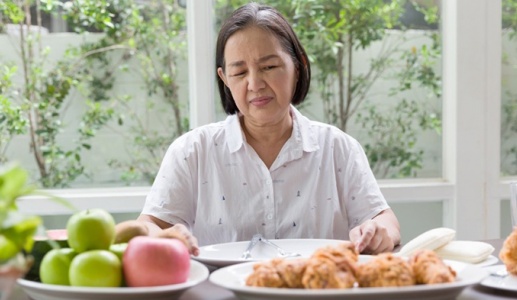 Tuổi già có cần kiêng đồ ăn nhiều dầu mỡ?