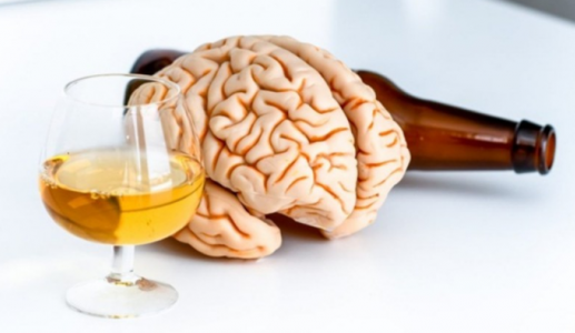 Uống nhiều đồ uống có cồn có thể làm tăng nguy cơ tổn thương não bộ 